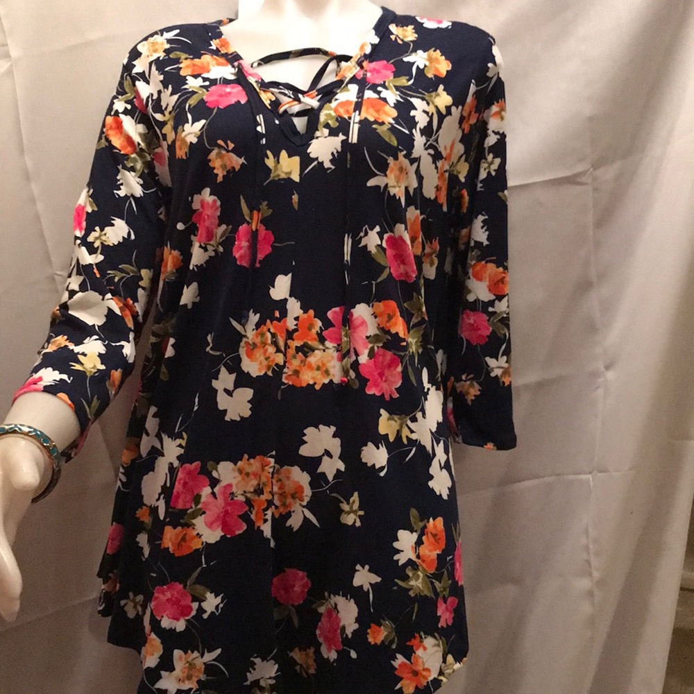 NWT Sz 1x cest la vie floral top